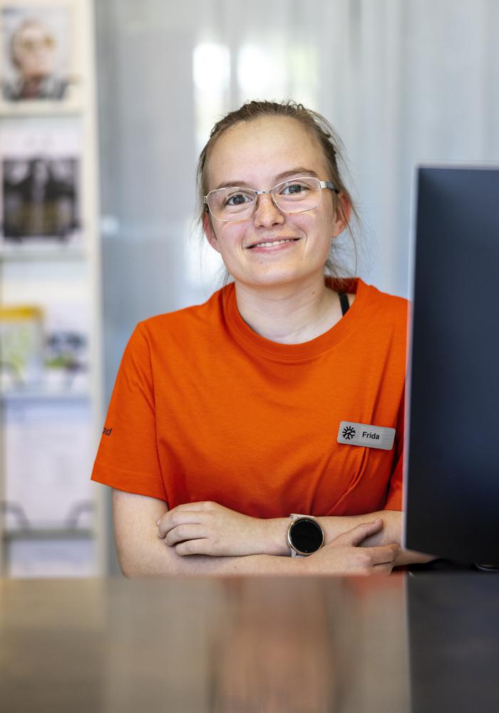 Personal i receptionen hjälper dig vid in och utcheckning.