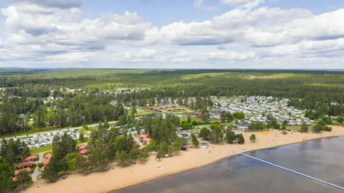 Flygbild över stranden på Byske havsbad
